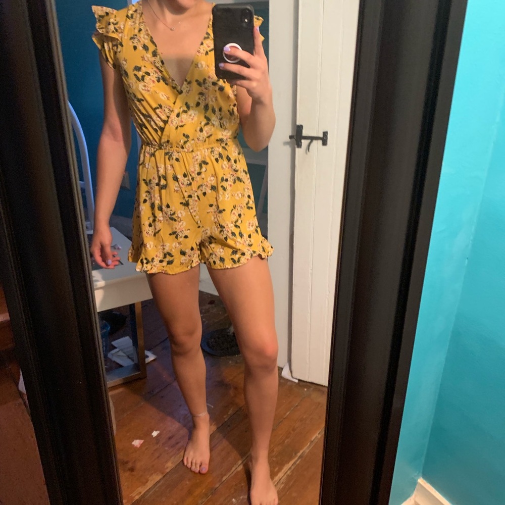 YELLOW ROMPER - Picture 2 of 3